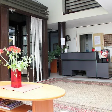 Professor'S Guest House *