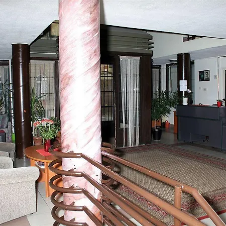 Professor'S Guest House *